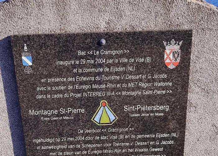 Entre Deux O A Lixhe,vise Belgique Holiday home